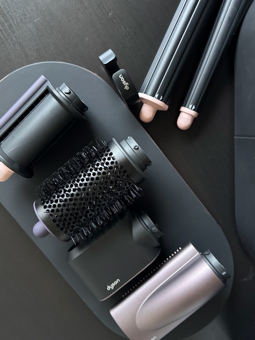 Dyson Airwrap i.d.™ multi-styler and dryer Straight+Wavy (Jasper Plum) - Picture 2 of 8